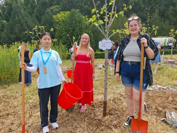 散户配资股票 特写：友谊的乐章不停顿